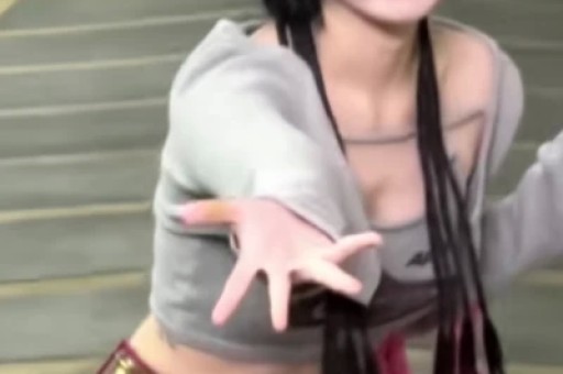 娱乐圈一日三爆瓜！同居、人设翻车、被滞留海外个个戳中眼球